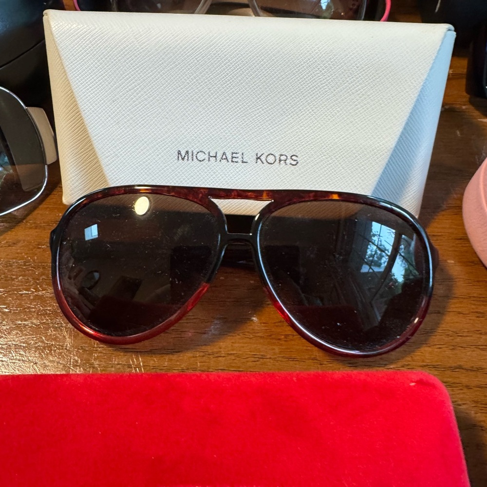 Sunglasses Galore! - Picture 4 of 16